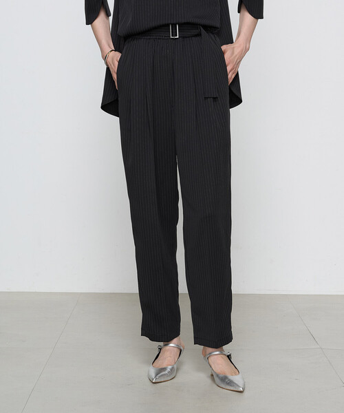 COMME CA（コムサ）の「〔 TALLサイズ 〕 【ブライトリーセットアップ】サテンストライプ パンツ（スラックス・レディース・ブラック/グレー系その他・15号/13号）」の2枚目の写真