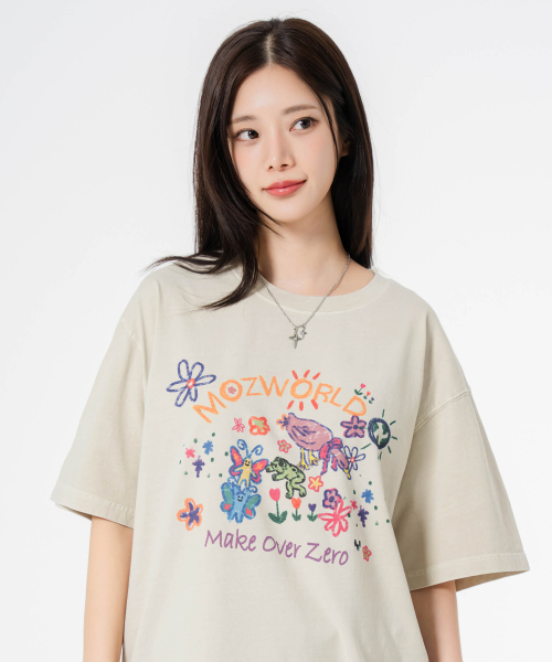 MOZMOZ(モズモズ)の「モズワールド オーバーサイズ ピグメント 半袖Tシャツ ベージュ(Tシャツ/カットソー・レディース・その他・M/XL/XXL)」の1枚目の写真