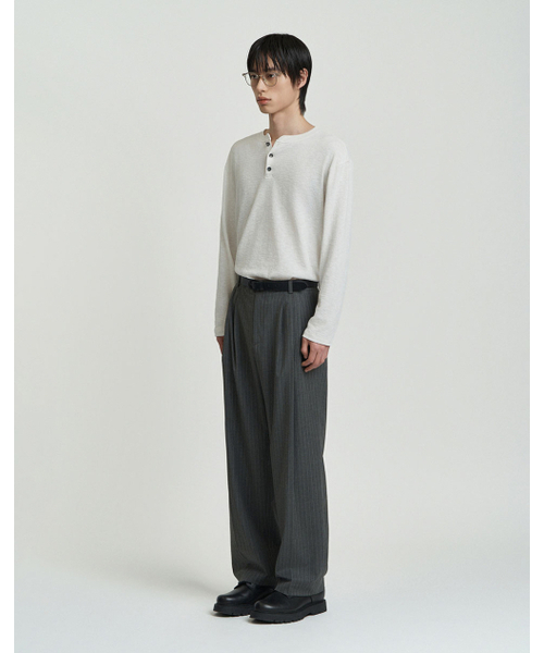 WORK ON BODY OFF（ワークオンボディオフ）の「スリーボタンセミオーバーフィットヘンリーネックロングスリーブ[アイボリー]（Tシャツ/カットソー・メンズ・アイボリー・MEDIUM/LARGE/X-LARGE）」の4枚目の写真