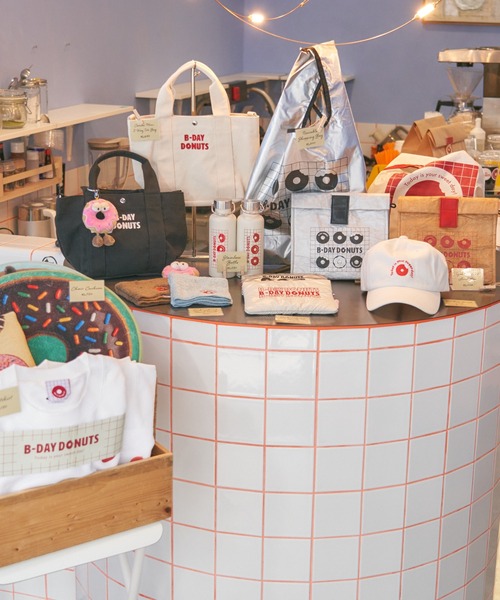BIRTHDAY BAR(バースデイバー)の「≪BIRTHDAY BARオリジナル≫【B-DAY DONUTS】刺繍タオルハンカチ(ハンカチ/ハンドタオル・レディース・ブラウン/ブルー系その他・0)」の7枚目の写真