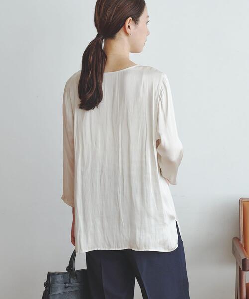 URBAN RESEARCH（アーバンリサーチ）の「ヴィンテージサテンブラウス（シャツ/ブラウス・レディース・オフホワイト/ブラック・FREE）」の6枚目の写真