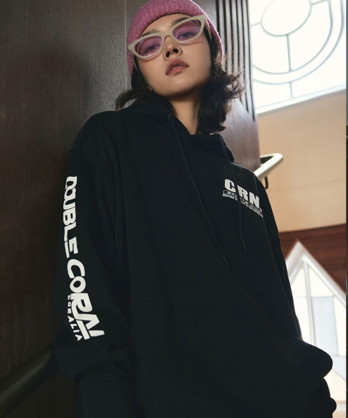 CORALIAN（コラリアン）の「ダブルロゴプルオーバー裏起毛フードパーカー黒（パーカー・メンズ・その他・3XL/XS/S/M/L/XL/2XL）」の4枚目の写真