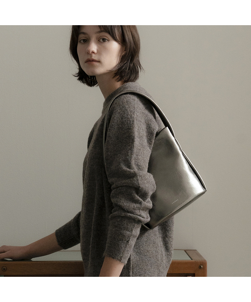 ANODDS(アンオズ)の「TEMZ bucket leather tote bag 2 color(トートバッグ・レディース・ブラック/アイボリー/シルバーグレー・FREE)」の3枚目の写真