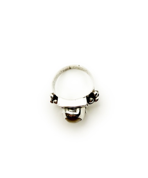 Indian Jewelry(インディアンジュエリー)の「THEATER シアター ネイティブデザインストーンシルバーリング Made in USA(リング・メンズ・イエロー・#15)」の2枚目の写真
