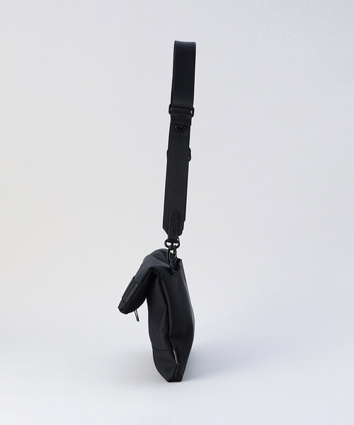 COMME CA MEN(コムサメン)の「【吸水速乾・撥水】【2WAY】CORDURA(R)ナイロンクラッチバッグ(バックパック/リュック・メンズ・ブラック・FREE)」の5枚目の写真