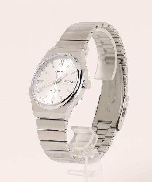 CASIO(カシオ)の「CASIO カシオ/ クォーツ ステンレスベルト デイデイト 5気圧防水 ラウンドフェイス腕時計 /// MTP メタルバンドシリーズ(アナログ腕時計・メンズ・シルバー/ブラック×シルバー・FREE)」の4枚目の写真