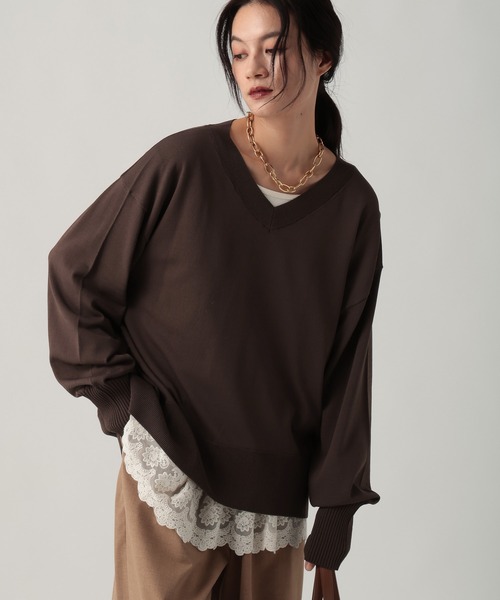 Elura(エルーラ)の「サラサラタッチVネックプルオーバー/643251(Tシャツ/カットソー・レディース・ブラウン/ライトグリーン/レッド/ホワイト×ブラック/ブラック・MEDIUM/LARGE)」の1枚目の写真