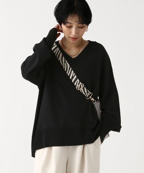 Elura(エルーラ)の「サラサラタッチVネックプルオーバー/643251(Tシャツ/カットソー・レディース・ブラウン/ライトグリーン/レッド/ホワイト×ブラック/ブラック・MEDIUM/LARGE)」の3枚目の写真