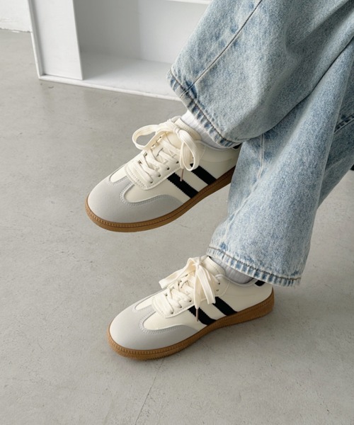 CLEA(クレア)の「【6色展開】ダブルラインスニーカー(スニーカー・レディース・アイボリー/ブラック/ブルー/ホワイト/ピンク/イエロー・23.5cm/24.5cm)」の20枚目の写真