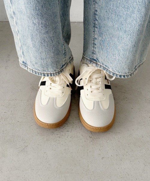 CLEA(クレア)の「【6色展開】ダブルラインスニーカー(スニーカー・レディース・アイボリー/ブラック/ブルー/ホワイト/ピンク/イエロー・23.5cm/24.5cm)」の15枚目の写真