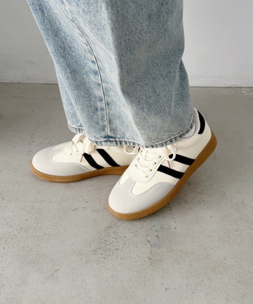 CLEA(クレア)の「【6色展開】ダブルラインスニーカー(スニーカー・レディース・アイボリー/ブラック/ブルー/ホワイト/ピンク/イエロー・23.5cm/24.5cm)」の17枚目の写真