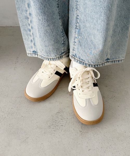 CLEA(クレア)の「【6色展開】ダブルラインスニーカー(スニーカー・レディース・アイボリー/ブラック/ブルー/ホワイト/ピンク/イエロー・23.5cm/24.5cm)」の16枚目の写真