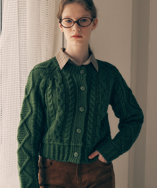ROLAROLA(ロラロラ)の「WOOL BLENDED CABLE CARDIGAN GREEN(カーディガン/ボレロ・レディース・グリーン・FREE)」の2枚目の写真