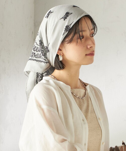 destin（デスティン）の「【一部SHIPS別注】destin: バンダナ カレ 90×90（ストール/ショール・レディース・ベージュ/ライトグレー/ライトブルー/ネイビー・ONE SIZE）」の18枚目の写真