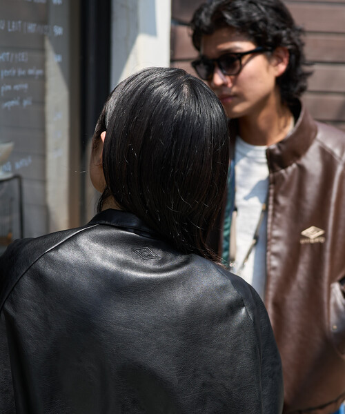 FREAK'S STORE(フリークスストア)の「UMBRO × FREAK'S STORE/アンブロ 別注 LEATHERETTE STAND COLLAR BLOUSON/レザレット スタンドカラーブルゾン(ブルゾン・レディース・ブラウン/ブラック・フリ-)」の19枚目の写真