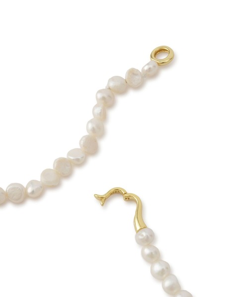 ADAM ET ROPE'（アダムエロペ）の「【EO for ADAM ET ROPE'】Pearl Long Necklace with Gold Hook（ネックレス・レディース・ホワイト・FREE）」の4枚目の写真