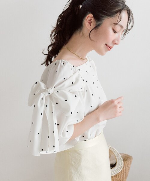 La boutique BonBon（ラブティックボンボン）の「【KAZUMI監修カラーあり・モテブラウス】リボンフレアスリーブブラウス（シャツ/ブラウス・レディース・サックスブルー/ホワイト/ネイビー・FREE）」の8枚目の写真