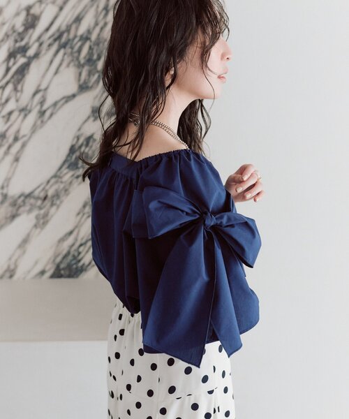 La boutique BonBon（ラブティックボンボン）の「【KAZUMI監修カラーあり・モテブラウス】リボンフレアスリーブブラウス（シャツ/ブラウス・レディース・サックスブルー/ホワイト/ネイビー・FREE）」の14枚目の写真