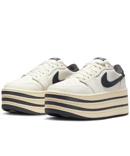 JORDAN BRAND（ジョーダンブランド）の「エア ジョーダン 1 トリプル スタック ウィメンズシューズ / Air Jordan 1 Triple Stack Women's Shoes HV8288-100 Sail（スニーカー・レディース・クリーム・24/23.5/23/26/25.5/22.5/25/24.5/22）」の11枚目の写真