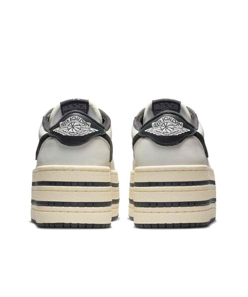 JORDAN BRAND（ジョーダンブランド）の「エア ジョーダン 1 トリプル スタック ウィメンズシューズ / Air Jordan 1 Triple Stack Women's Shoes HV8288-100 Sail（スニーカー・レディース・クリーム・24/23.5/23/26/25.5/22.5/25/24.5/22）」の10枚目の写真