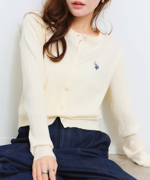U.S. POLO ASSN.(ユーエスポロアッスン)の「【U.S. POLO ASSN./ユーエスポロアッスン】ロゴ刺繍 ケーブル編み クルーネック カーディガン/セーター(カーディガン/ボレロ・レディース・アイボリー/杢グレー/ピンク/イエロー・M/L/LL)」の5枚目の写真