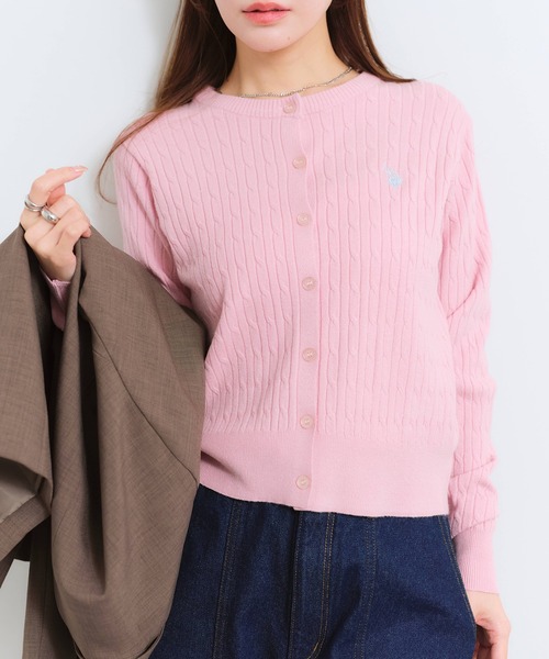 U.S. POLO ASSN.(ユーエスポロアッスン)の「【U.S. POLO ASSN./ユーエスポロアッスン】ロゴ刺繍 ケーブル編み クルーネック カーディガン/セーター(カーディガン/ボレロ・レディース・アイボリー/杢グレー/ピンク/イエロー・M/L/LL)」の21枚目の写真