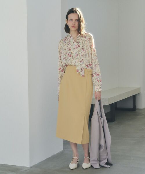 YECCA VECCA（イェッカヴェッカ）の「ボタニカルフラワー柄ボウタイブラウス（シャツ/ブラウス・レディース・アイボリー/ネイビー・FREE）」の8枚目の写真