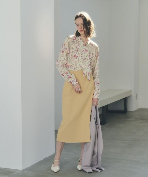 YECCA VECCA（イェッカヴェッカ）の「ボタニカルフラワー柄ボウタイブラウス（シャツ/ブラウス・レディース・アイボリー/ネイビー・FREE）」の9枚目の写真