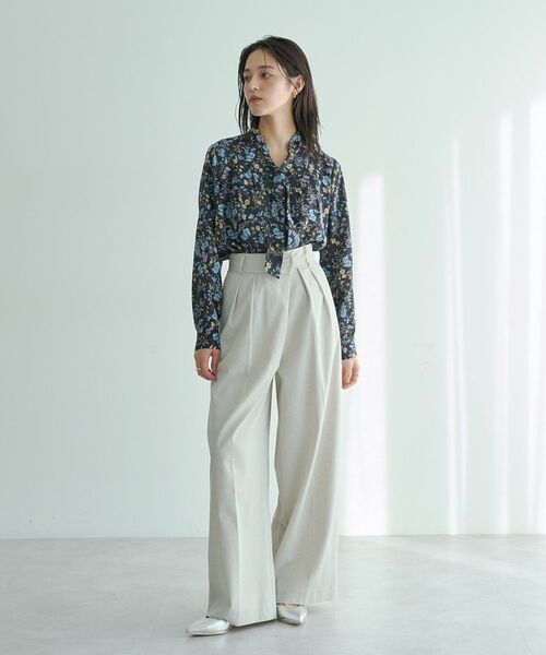 YECCA VECCA（イェッカヴェッカ）の「ボタニカルフラワー柄ボウタイブラウス（シャツ/ブラウス・レディース・アイボリー/ネイビー・FREE）」の22枚目の写真