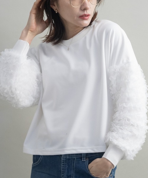 lodie(ロディ)の「チュール袖 デザイン プルオーバー(Tシャツ/カットソー・レディース・オフホワイト/ブラック・FREE)」の2枚目の写真