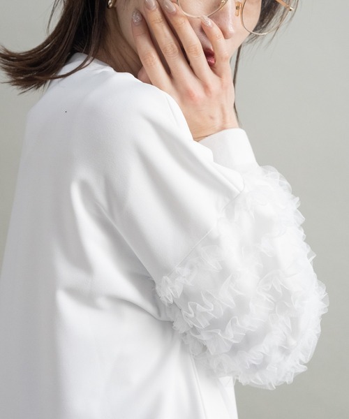 lodie(ロディ)の「チュール袖 デザイン プルオーバー(Tシャツ/カットソー・レディース・オフホワイト/ブラック・FREE)」の9枚目の写真