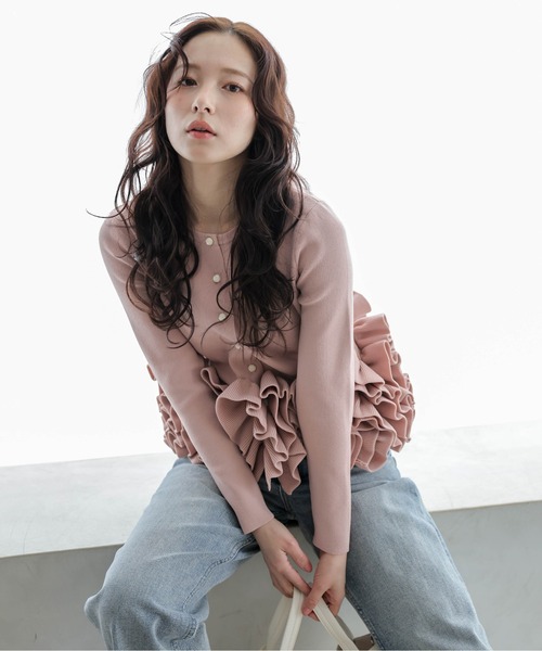 AMELY(エミリー)の「ボリュームフリル ニットカーディガン(カーディガン/ボレロ・レディース・ブラック/ピンク/ホワイト・フリー)」の4枚目の写真
