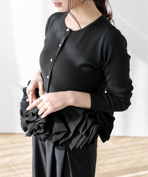 AMELY(エミリー)の「ボリュームフリル ニットカーディガン(カーディガン/ボレロ・レディース・ブラック/ピンク/ホワイト・フリー)」の15枚目の写真