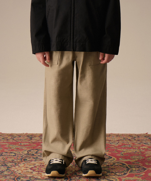 MUSINSA STANDARD KIDS(ムシンサスタンダードキッズ)の「ベージュサテンファティーグバンディングパンツ(その他パンツ・レディース・その他・110/120/130/140/150/160)」の1枚目の写真