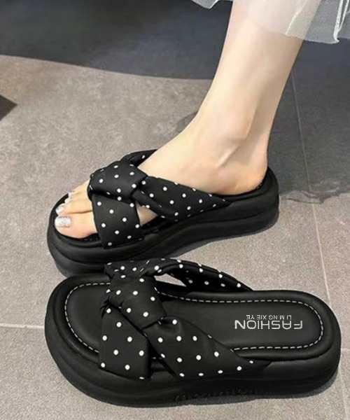 Miniministore(ミニミニストア)の「ドット柄クロスリボン厚底サンダル美脚脚長(サンダル・レディース・イエロー/アイボリー/ブラック/ブラック系1/アイボリー系1/ブラック系2・23.0cm/24.5cm/23.5cm/22.5cm/24.0cm)」の10枚目の写真