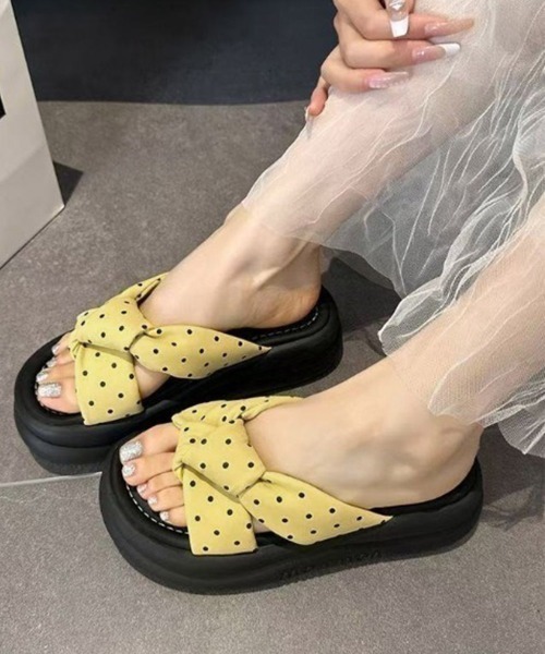Miniministore(ミニミニストア)の「ドット柄クロスリボン厚底サンダル美脚脚長(サンダル・レディース・イエロー/アイボリー/ブラック/ブラック系1/アイボリー系1/ブラック系2・23.0cm/24.5cm/23.5cm/22.5cm/24.0cm)」の13枚目の写真