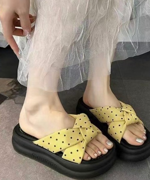 Miniministore(ミニミニストア)の「ドット柄クロスリボン厚底サンダル美脚脚長(サンダル・レディース・イエロー/アイボリー/ブラック/ブラック系1/アイボリー系1/ブラック系2・23.0cm/24.5cm/23.5cm/22.5cm/24.0cm)」の14枚目の写真