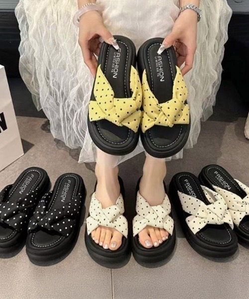 Miniministore(ミニミニストア)の「ドット柄クロスリボン厚底サンダル美脚脚長(サンダル・レディース・イエロー/アイボリー/ブラック/ブラック系1/アイボリー系1/ブラック系2・23.0cm/24.5cm/23.5cm/22.5cm/24.0cm)」の15枚目の写真