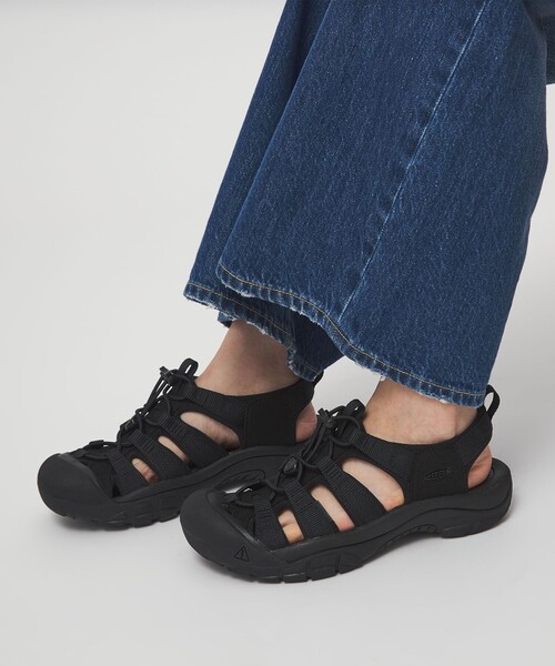 KEEN(キーン)の「【WEB限定】<KEEN>ニューポート エイチツー サンダル(サンダル・レディース・ブラック・23cm/24cm/23.5cm/24.5cm)」の3枚目の写真
