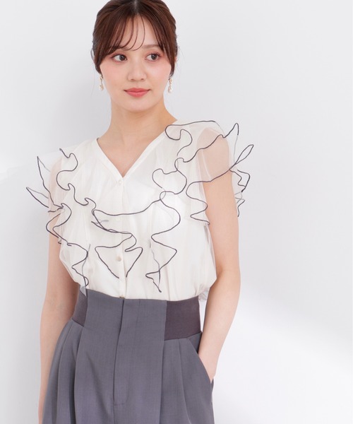 PROPORTION BODY DRESSING（プロポーションボディドレッシング）の「チュールラッフルブラウス / 1216110400（シャツ/ブラウス・レディース・ピンク/グレー/オフホワイト・SMALL/MEDIUM）」の2枚目の写真