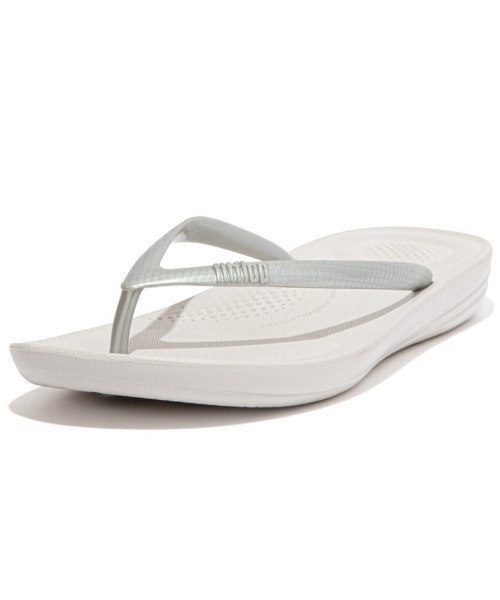 fitflop(フィットフロップ)の「iQushion ERGONOMIC FLIP-FLOPS / エルゴノミック フリップフロップス(サンダル・レディース・ゴールド/ブラック/シルバー/ブロンズ/ベージュ・US5/US6/US8/US7)」の3枚目の写真