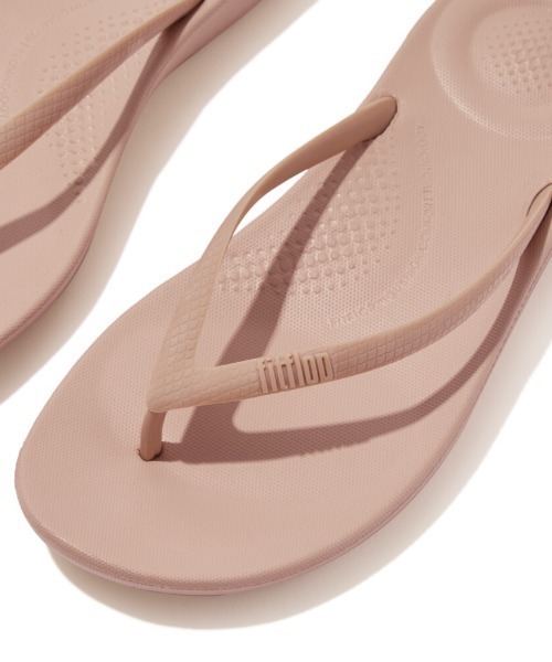 fitflop(フィットフロップ)の「iQushion ERGONOMIC FLIP-FLOPS / エルゴノミック フリップフロップス(サンダル・レディース・ゴールド/ブラック/シルバー/ブロンズ/ベージュ・US5/US6/US8/US7)」の22枚目の写真