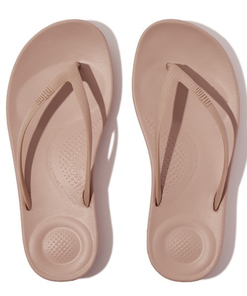 fitflop(フィットフロップ)の「iQushion ERGONOMIC FLIP-FLOPS / エルゴノミック フリップフロップス(サンダル・レディース・ゴールド/ブラック/シルバー/ブロンズ/ベージュ・US5/US6/US8/US7)」の21枚目の写真