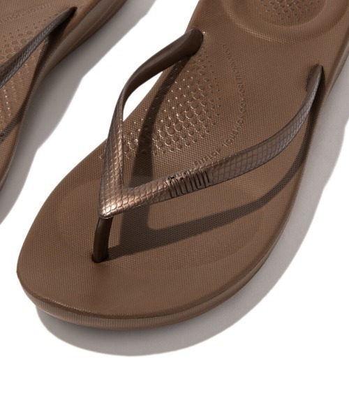 fitflop(フィットフロップ)の「iQushion ERGONOMIC FLIP-FLOPS / エルゴノミック フリップフロップス(サンダル・レディース・ゴールド/ブラック/シルバー/ブロンズ/ベージュ・US5/US6/US8/US7)」の15枚目の写真