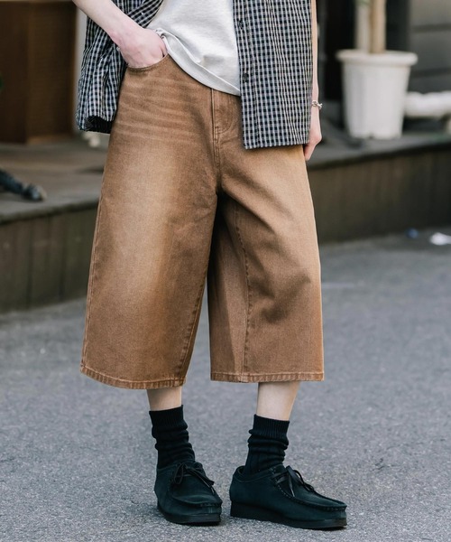 Rocky Monroe(ロッキーモンロー)の「ケミカルウォッシュ オーバーダイ ワイドデニムハーフショートパンツ(デニムパンツ・メンズ・ブラウン/ケミカルウォッシュ/ライトブラック/パープル/インディゴブルー/ブラック/ワンウォッシュ・M/L/XL)」の4枚目の写真
