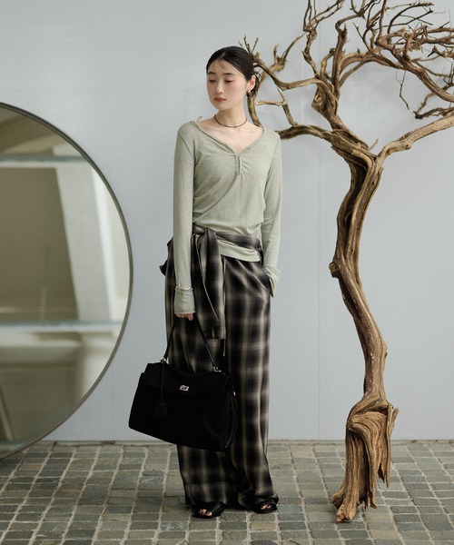 LAULEN(ローレン)の「front hook side tuck tops /フロントホックサイドタックトップス(Tシャツ/カットソー・レディース・イエロー/ブラック/グレー・FREE)」の15枚目の写真