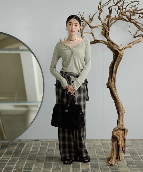 LAULEN(ローレン)の「front hook side tuck tops /フロントホックサイドタックトップス(Tシャツ/カットソー・レディース・イエロー/ブラック/グレー・FREE)」の11枚目の写真