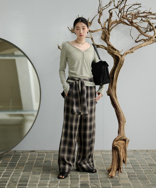 LAULEN(ローレン)の「front hook side tuck tops /フロントホックサイドタックトップス(Tシャツ/カットソー・レディース・イエロー/ブラック/グレー・FREE)」の17枚目の写真