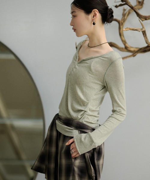 LAULEN(ローレン)の「front hook side tuck tops /フロントホックサイドタックトップス(Tシャツ/カットソー・レディース・イエロー/ブラック/グレー・FREE)」の6枚目の写真
