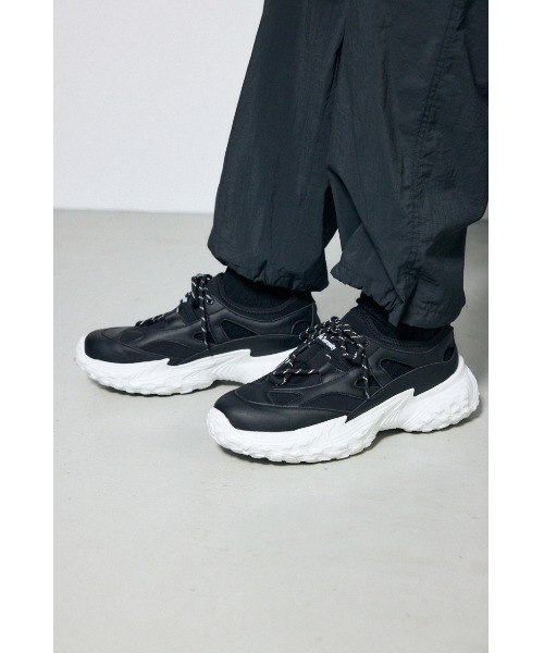 AZUL by moussy（アズールバイマウジー）の「ダッドソールスニーカーサンダル（サンダル・メンズ・ブラック・MEDIUM/SMALL/LARGE）」の2枚目の写真